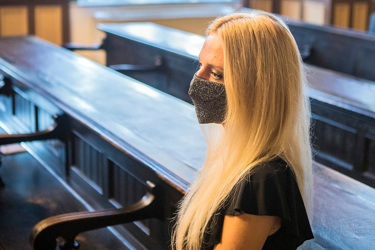 Joven se amputa la mano con una sierra para cobrar 1 millón del seguro... y acaba en la cárcel por fraude