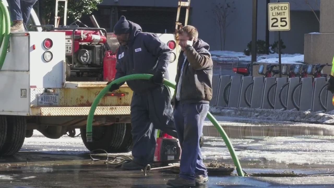 Cientos de habitantes de Arlington se quedan sin agua tras la ruptura de varias tuberías congeladas