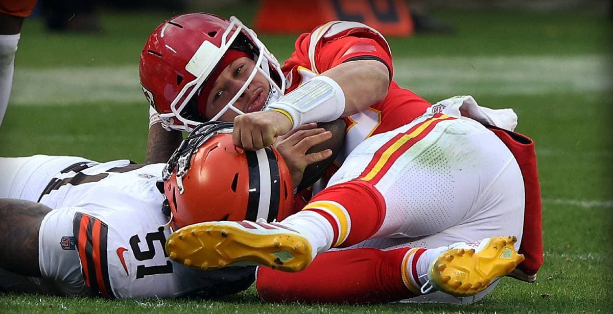 Andy Reid considera que Pat Mahomes pudo seguir ante Browns