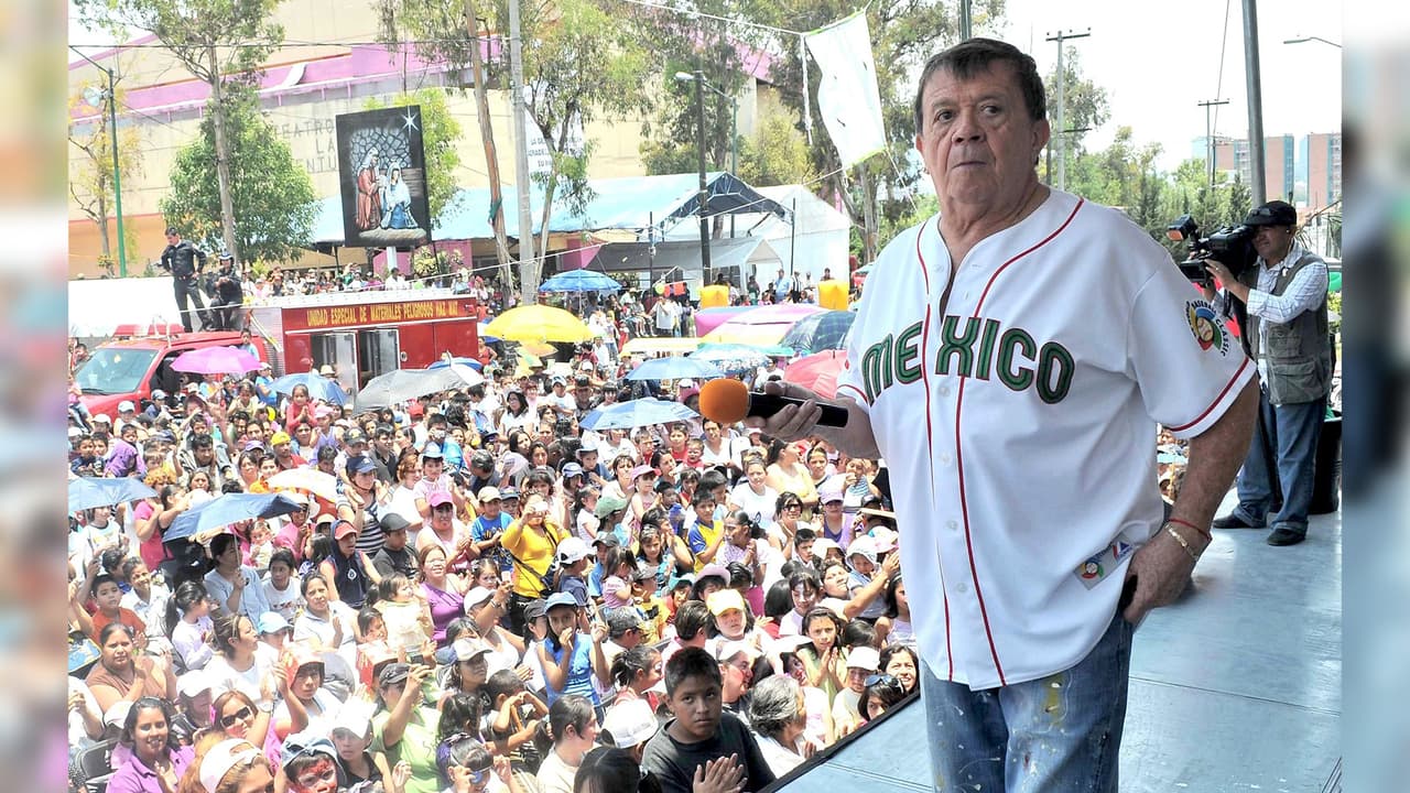 Al poco tiempo de nacido, 
<b>la familia de Chabelo regresó a León</b>, donde se establecieron y Xavier López creció.
