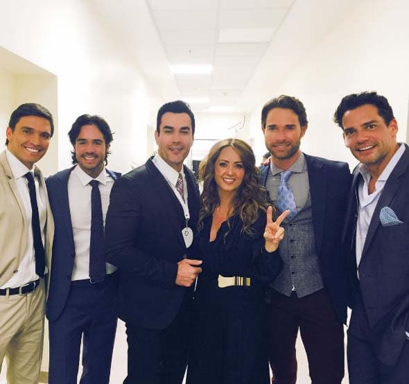 Siempre vemos a nuestra presentadora muy bien acompañada. ¿Quién no quisiera ser ella?.