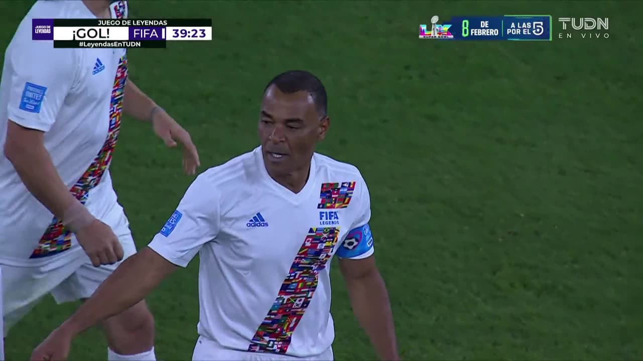 ¡Gol de las leyendas! Cafú hace el tercero y empata el marcador