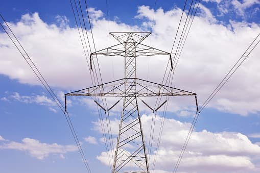 Texas se prepara para posibles apagones tras tormentas severas esta noche y madrugada 