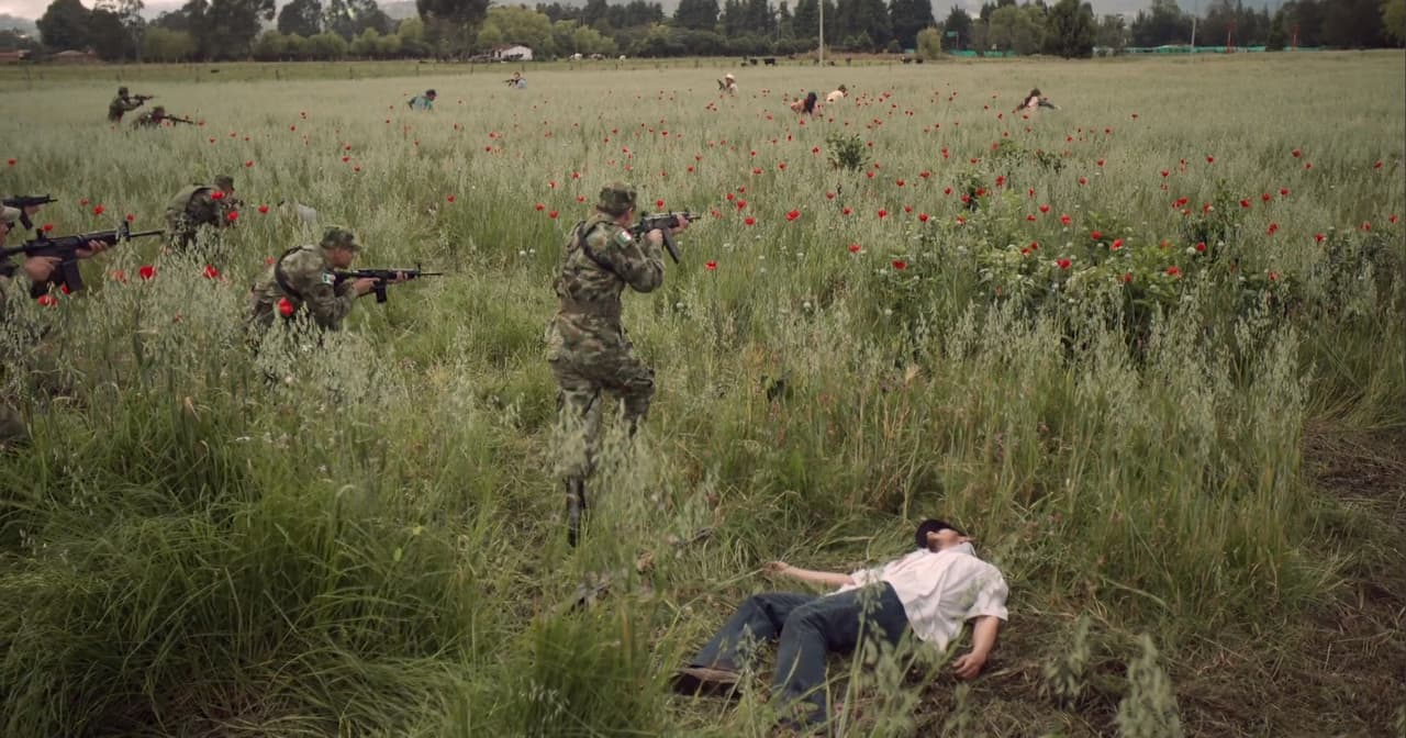 Un escuadrón de militares fuertemente armado al servicio de ‘El Chapo’ se apoderó de un cultivo que pertenecía a ‘El Chente’ y amenazó a los campesinos que quedaron vivos tras el ataque.