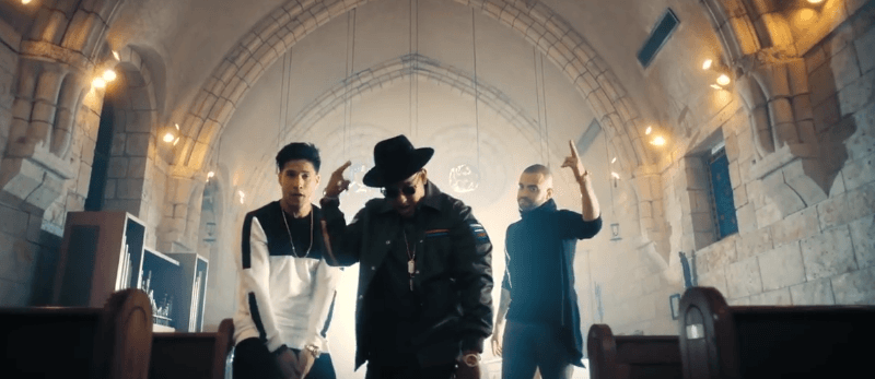 ¡Chino, Nacho y Daddy Yankee creen en el amor! Aquí te compartimos las 9 propuestas de matrimonio que los chicos compartieron en el video musical “Andas En Mi Cabeza”.