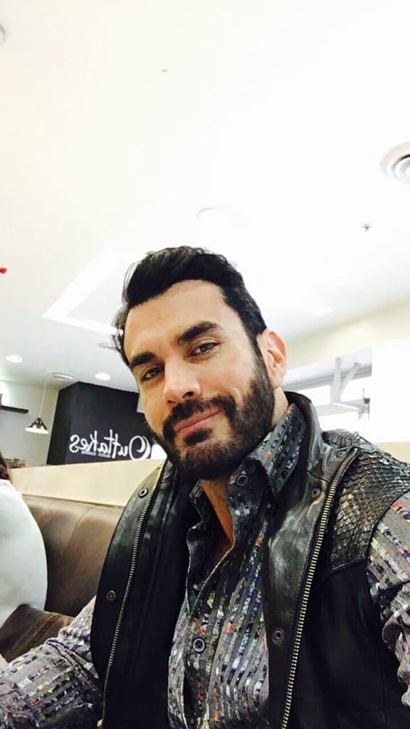 Con esta imagen 
<b><a href="http://www.univision.com/temas/david-zepeda">David</a></b> también ha podido incursionar en el mundo grupero, dejando atrás la música con ritmos latinos con la que empezó su carrera musical.