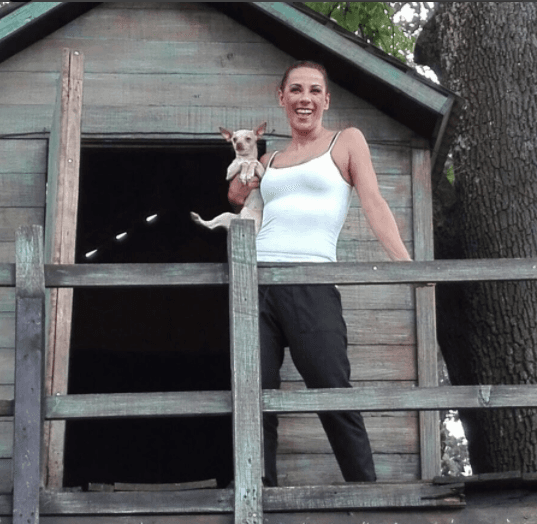 Disfrutando de un día espectacular en la casa del árbol.