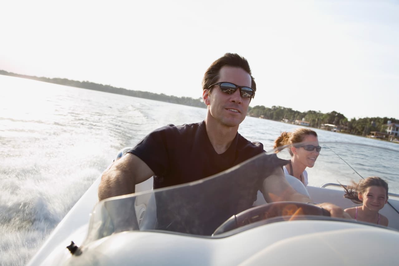 Esto a veces ocurre abiertamente o de forma sutil, mediante textos, mensajes, llamadas. ¡Protege tu libertad! No hay motivos para complicarte innecesariamente la vida.