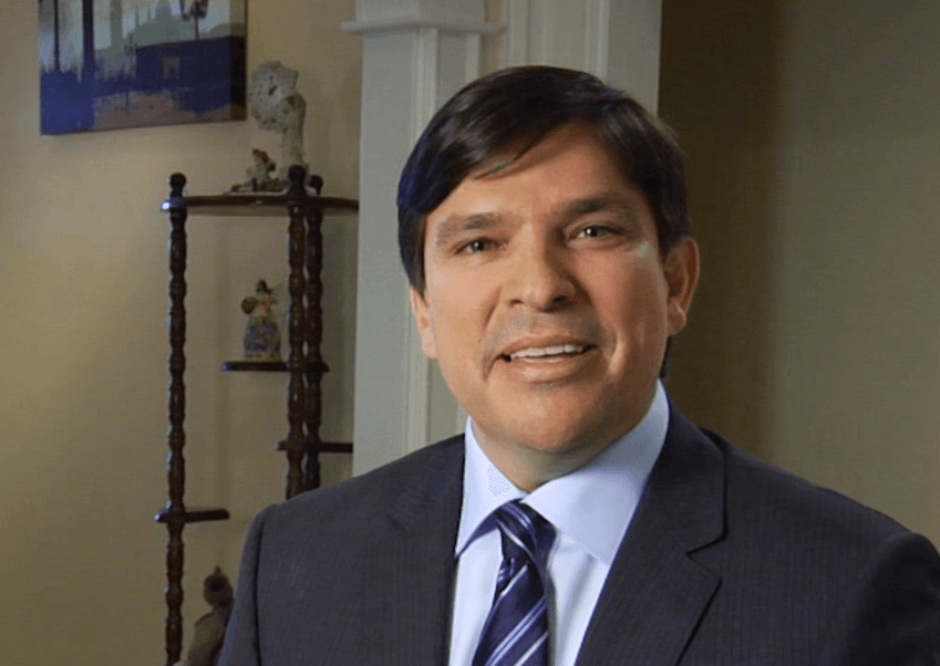 <b>Vicente Gonzalez. Distrito 15, Texas</b>. Ocupa el cargo desde 2017. Nació en 1967 en Corpus Christi, Texas. Es demócrata y su distrito se encuentra al sur del estado, entre San Antonio y la ciudad fronteriza de McAllen.
<br>