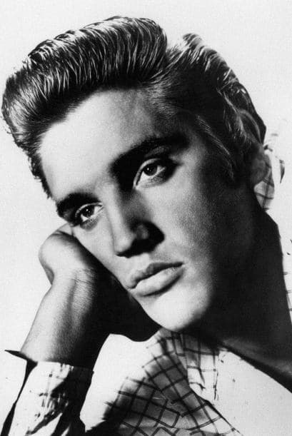 En el segundo puesto está el Rey del Rock & Roll, Elvis Presley. El legendario cantante se hizo desde su tumba de $60 millones por los accesos a su casa de Graceland, convertida ahora en museo.