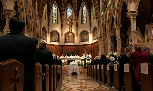 Acusan al sacerdote Paul Guzmán de abusar de menor hace 40 años