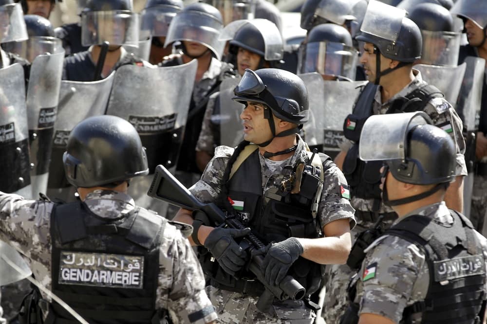 Un oficial jordano mata dos instructores de EEUU en campo de entrenamiento en Amán