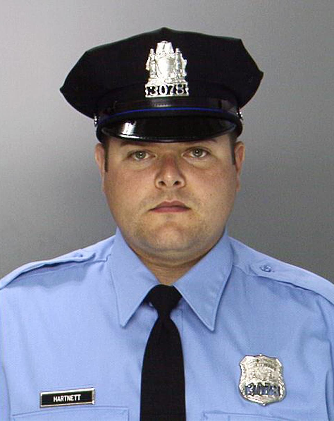 El agente Hartnett, de 33 años.