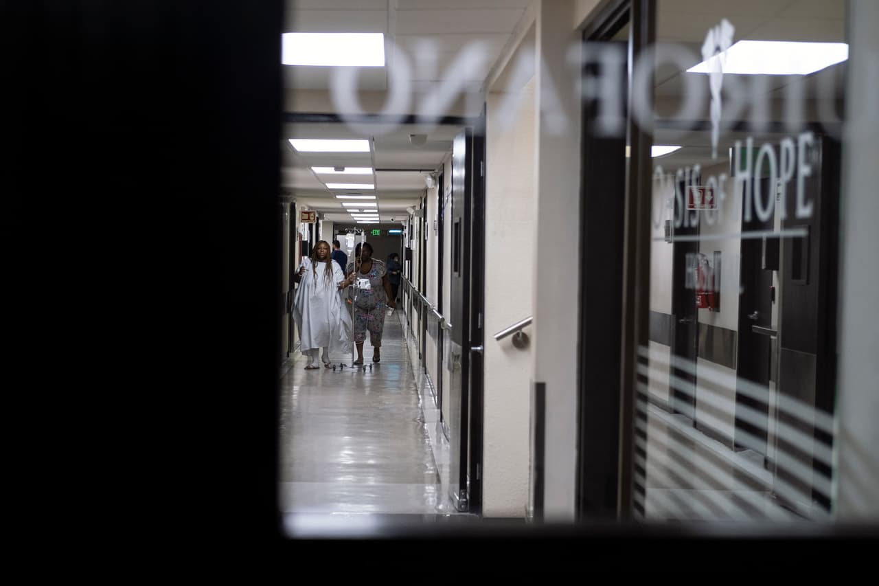 Enfermera de hospital psiquiátrico en Texas muere tras presuntas irregularidades con el manejo del coronavirus