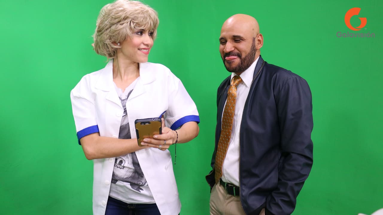 Mientras
<b> Los Cousins</b> se preparaban, Nora y Francisco aprovecharon para tomarse unas
<i> 'selfies'</i>.