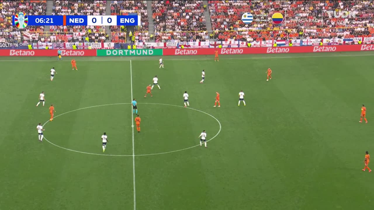 ¡GOL!  anota para Holanda. Xavi Simons