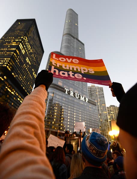 En la manifestación que concentró a diferentes grupos, entre ellos musulmanes, latinos y miembros de la comunidada LGBT, había gente que no podía contener las lágrimas de preocupación por su futuro.