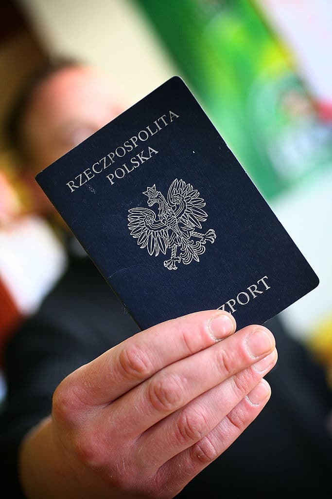 Puesto 13.
<b>Chile </b>es el único país latinoamericano dentro de los primeros 20 lugares y junto a
<b>Polonia</b> comparte este puesto. Ambas naciones ofrecen la posibilidad de visitar 174 países sin visa.
<br>