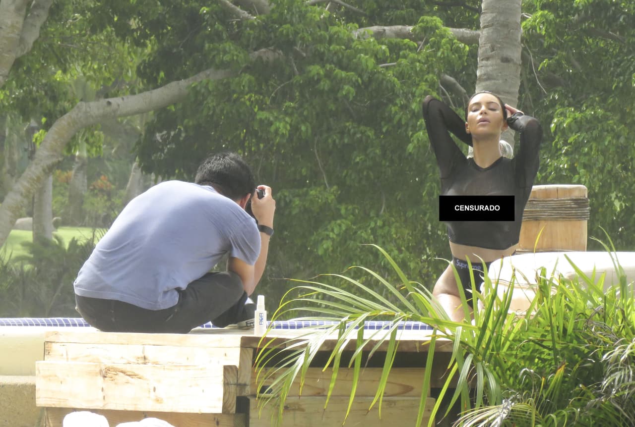 Utilizó un crop top transparente.