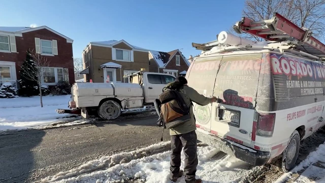 Solidaridad ante el frío: Organizaciones comunitarias rescatan a adultos mayores tras fallas de calefacción en Chicago