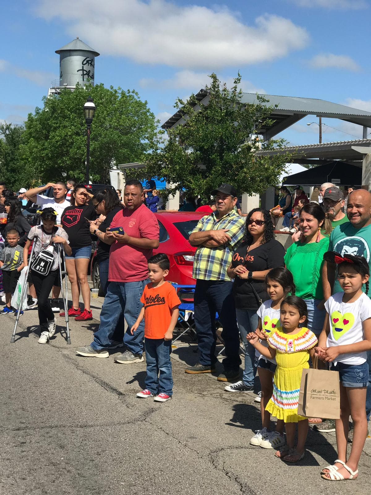 La calles se inundaron de grandes y chicos para disfrutar el desfile.