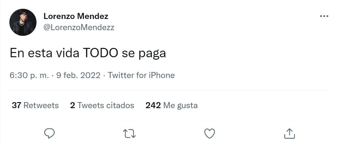 <b><a href="https://www.univision.com/famosos/lo-que-dicen-y-lo-que-no-los-mensajes-de-lorenzo-mendez-tras-su-separacion-de-chiquis-fotos" target="_blank">"En esta vida todo se paga"</a></b>, advirtió en Twitter la noche del miércoles 9. 
<br>
