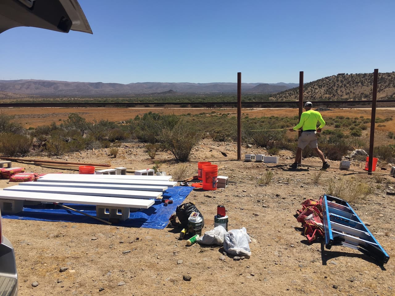 Gleeson y Mihelic aprovecharon la creación de su segunda obra para responder a los “llamados que ha hecho Donald Trump de someter a los inmigrantes a investigaciones de antecedentes extremas” y además cuestionar el rol de EEUU en la historia y evolución de la frontera.