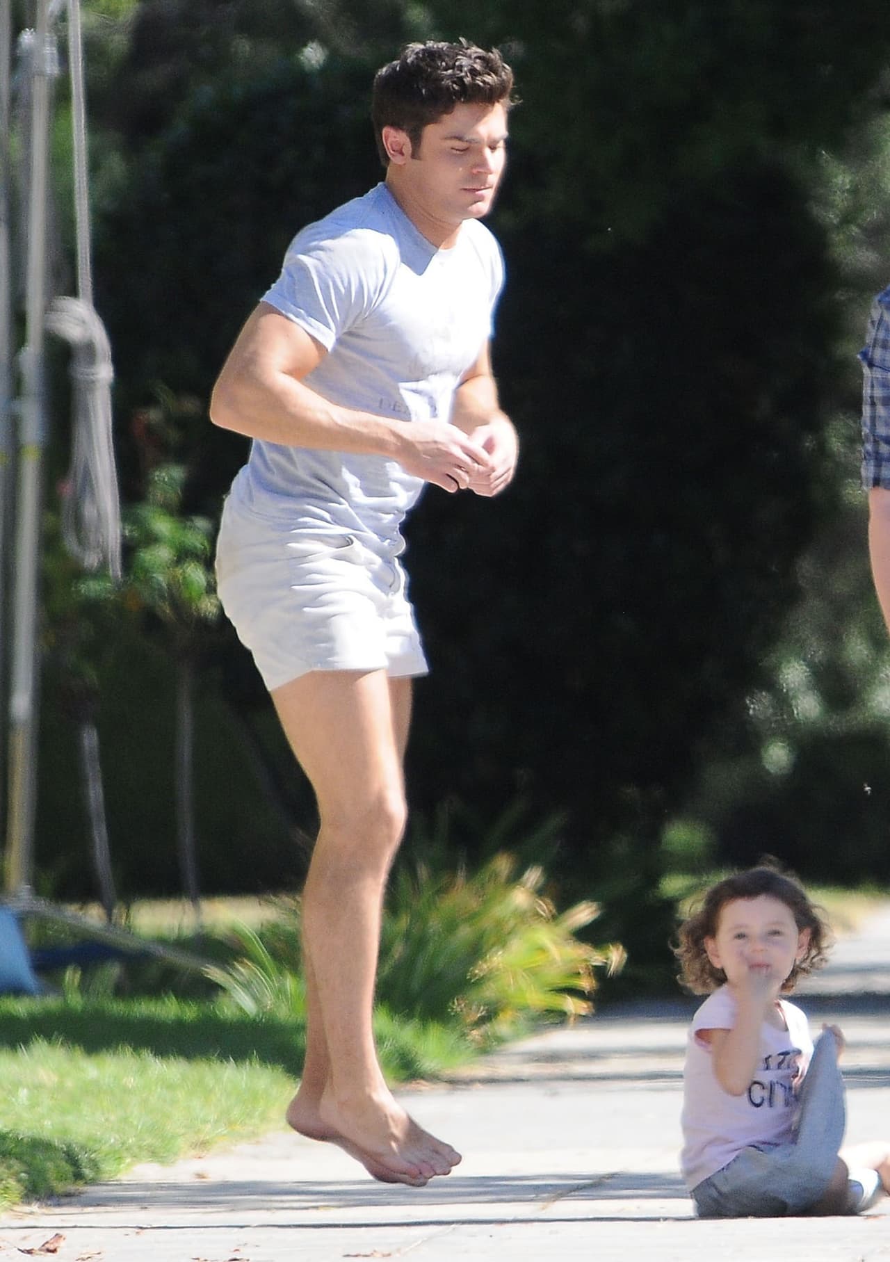 No cabe duda que Zac se ha convertido en todo un hombre.