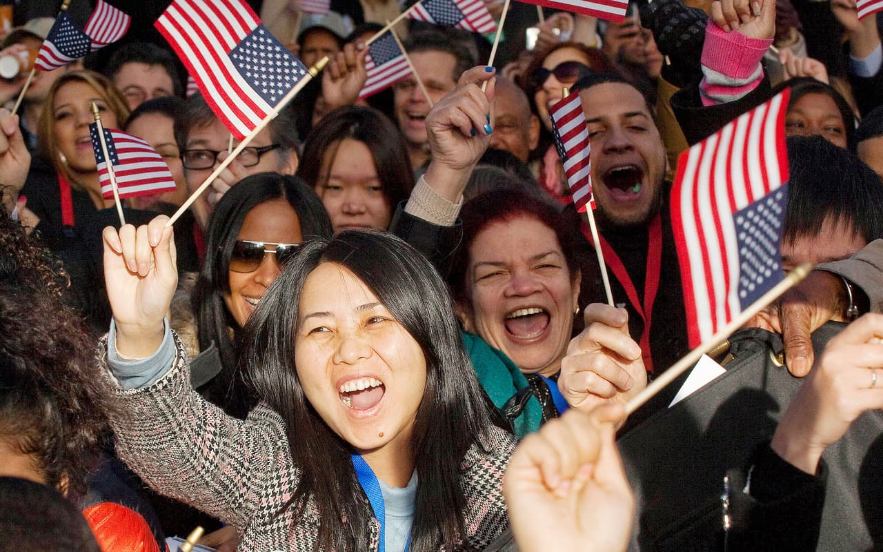 Univision lanza herramienta para practicar el examen de ciudadanía y refrescar sus conocimientos sobre EEUU