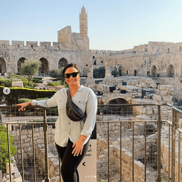 "Este viaje ha sido muy 
<b><a href="https://www.univision.com/shows/el-gordo-y-la-flaca/maite-perroni-aplaude-a-demi-lovato-por-publicar-una-foto-en-bikini-y-vencer-su-mas-grande-miedo-video" target="_blank">importante para mi bienestar</a></b>, mi corazón y mi alma. Estoy agradecida por los recuerdos creados y la oportunidad de poder llenar el agujero del tamaño de Dios en mi corazón", finalizó la cantante.