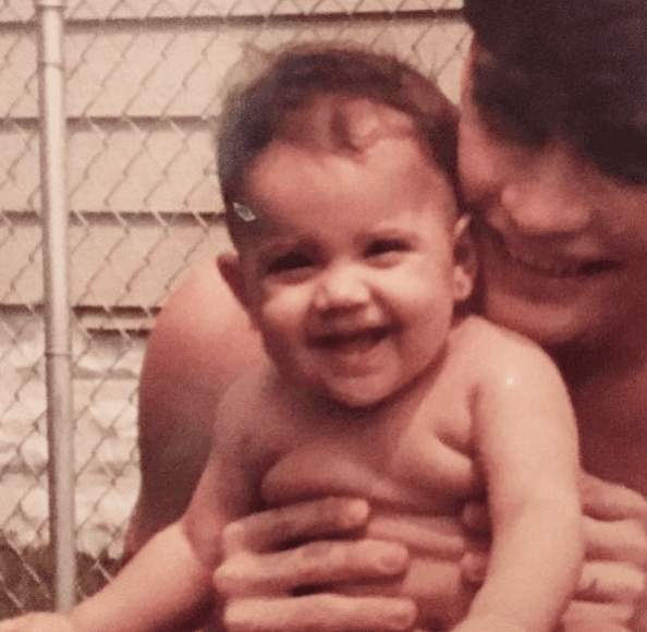 El actor argentino de nacimiento y puertorriqueño de corazón se estrenó como papá a los 16 años de edad.