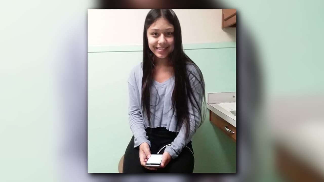 Janina Valenzuela de 14 años fue asesinada a puñaladas presuntamente por un joven de 15 años, identificado por las autoridades como Brayan Segura. La joven fue encontrada muerta en un arroyo.