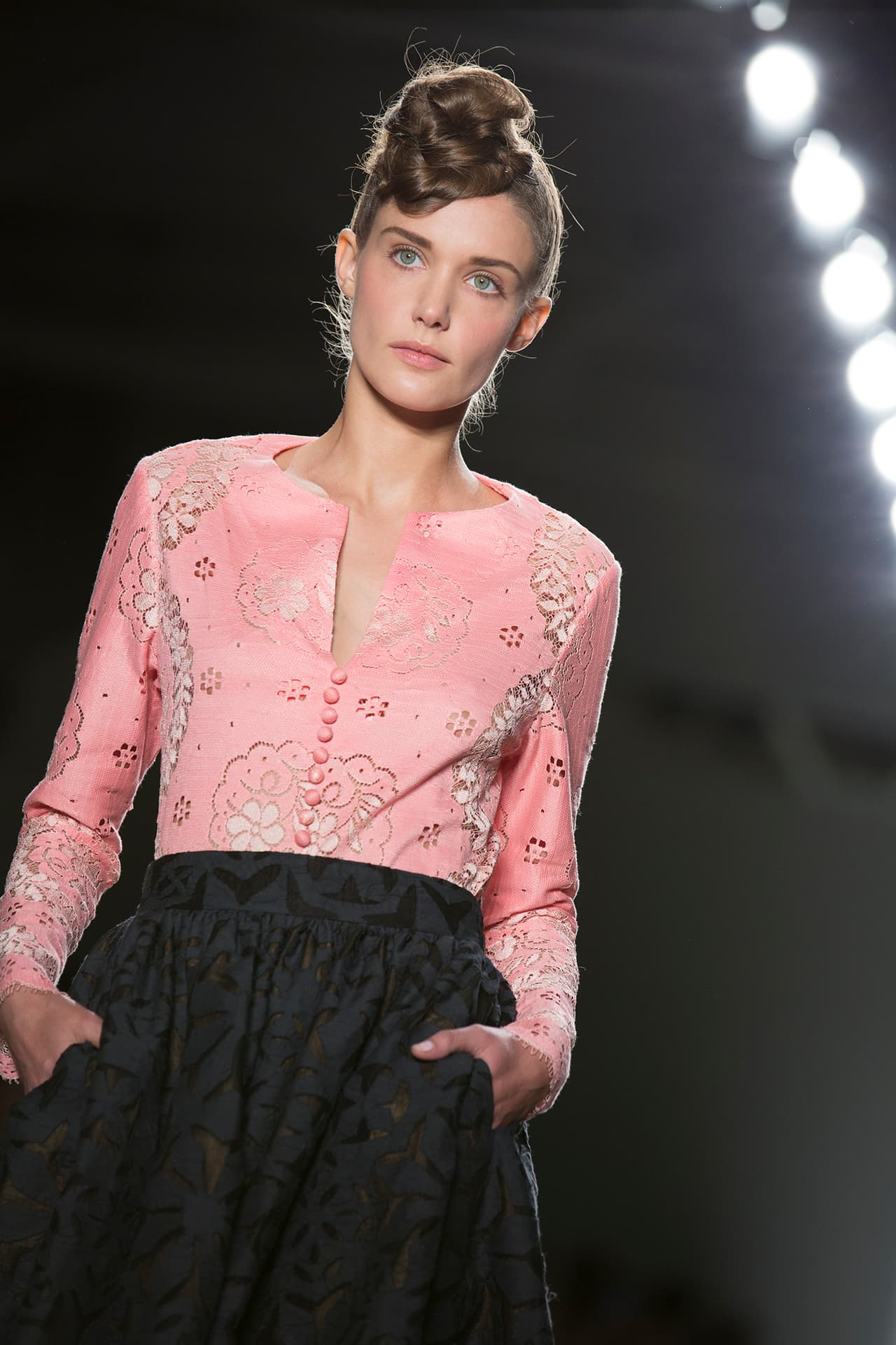 Así, Nolasco le da su propio toque a los atuendos en rosa cuarzo. Diseñadora Stella Nolasco. NYFW, Spring/Summer 2016 - 09/16/2015