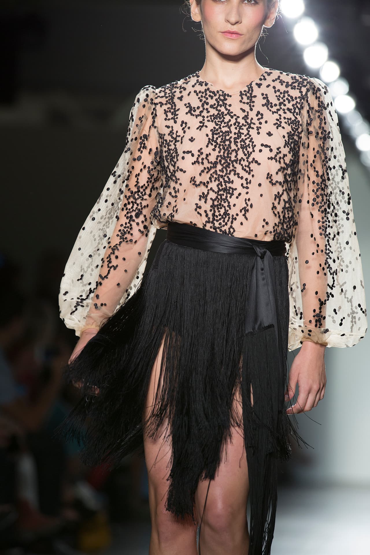 Nolasco nos ofrece una variedad de prendas entre las que destacan jumsuits, faldas midi, de tubo, maxi vestidos y con corte de princesa. Diseñadora Stella Nolasco. NYFW, Spring/Summer 2016 - 09/16/2015