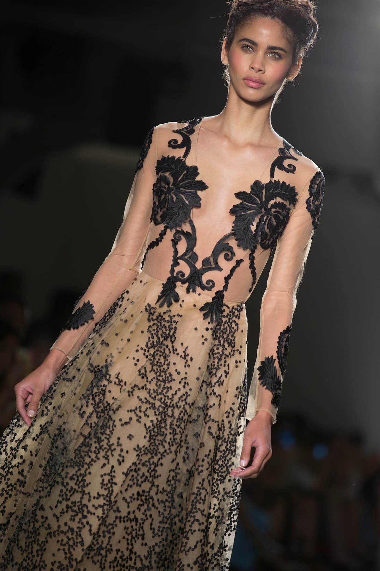 El sello de la hispana esta vez, fueron los lindos bordados, la mayoría de ellos de flores, con los que destacó en cada una de sus prendas. Diseñadora Stella Nolasco. NYFW, Spring/Summer 2016 - 09/16/2015