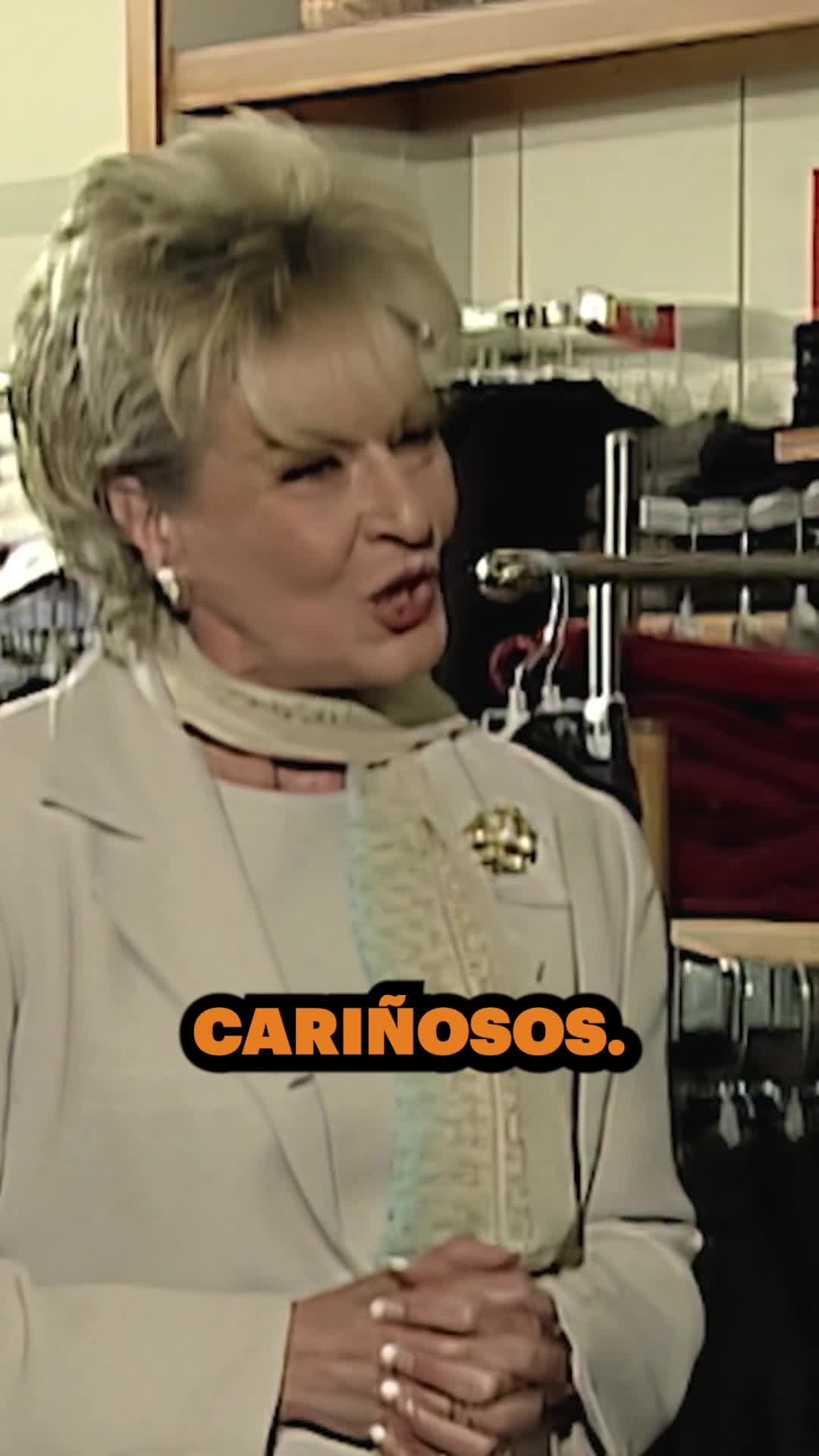 Elvira descubre a Rosario besando a su sobrino