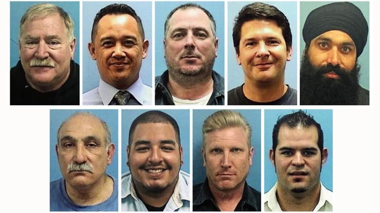 Las víctimas de un empleado de la Autoridad de Transporte del Valle tras abrir fuego durante una reunión en un patio ferroviario en San José, California son: 
<br>
<br>
<b>Paul Delacruz Megia</b>, 42 años
<br>
<b>Taptejdeep Singh</b>, 36 años
<br>
<b>Adrián Balleza</b>, 29 años
<br>
<b>José Dejesús Hernández III</b>, 35 años
<br>
<b>Timothy Michael Romo</b>, 49 años
<br>
<b>Michael Joseph Rudometkin</b>, 40 años
<br>
<b>Abdolvahab Alaghmandan</b>, 63 años
<br>
<b>Lars Kepler Lane</b>, 63 años
<br>
<b>Alex Ward Fritch</b>, de 49 años
<br>
<br>Más información 
<a href="https://www.univision.com/noticias/tiroteos/latinos-victimas-tiroteo-san-jose-vta">aquí</a>.