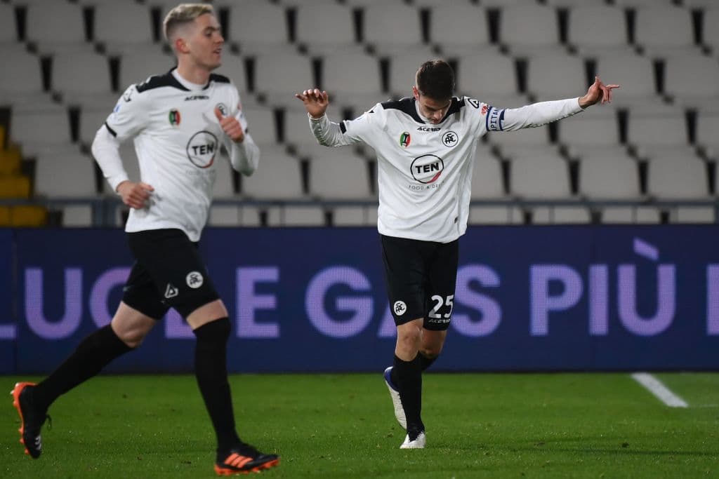 Giulio Maggiore (56’) y Simone Bastoni (67’) marcaron los tantos para despachar al Milan, quienes se quedaron con 49 unidades amenazados por el Inter (47). El siguiente compromiso para el cuadro de Pioli será ante Estrella Roja en la Europa League.