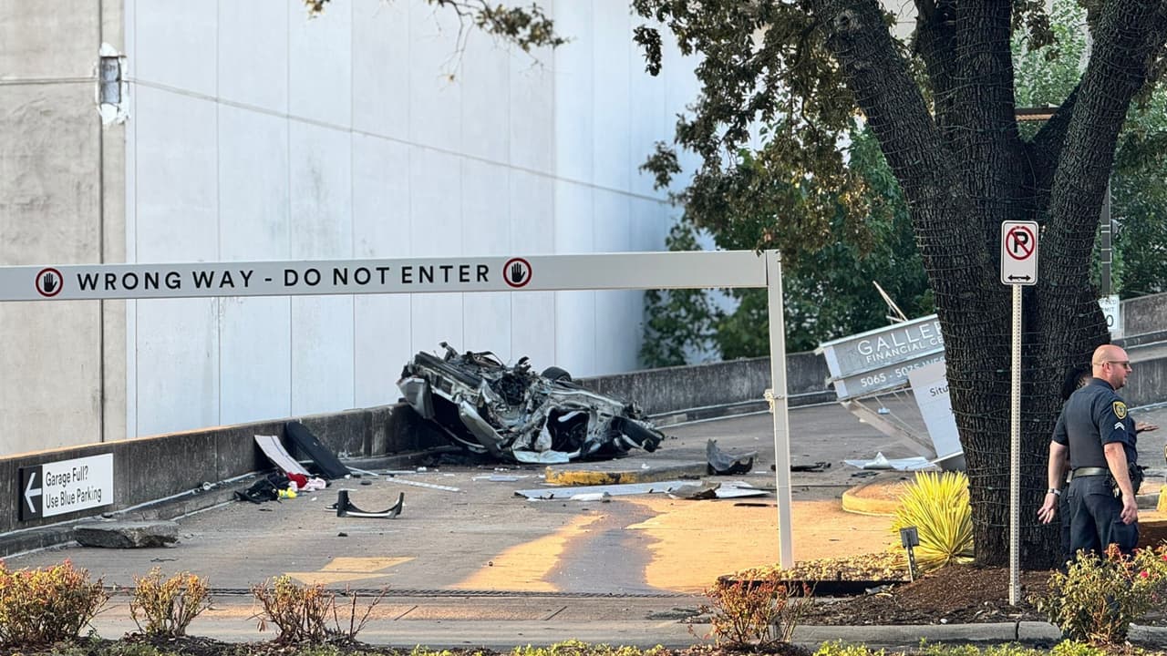 Las autoridades le dijeron a Univision 45 que la escena permanecerá activa durante varias horas y 
<b>se pide a los conductores usar rutas alternas para evitar retrasos en la zona.</b>
<br>