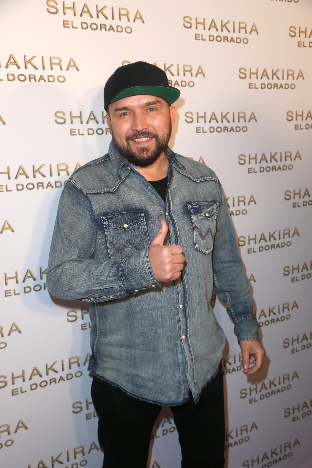 Poncho Lizárraga está dispuesto a grabar regional mexicano con la colombiana Shakira.