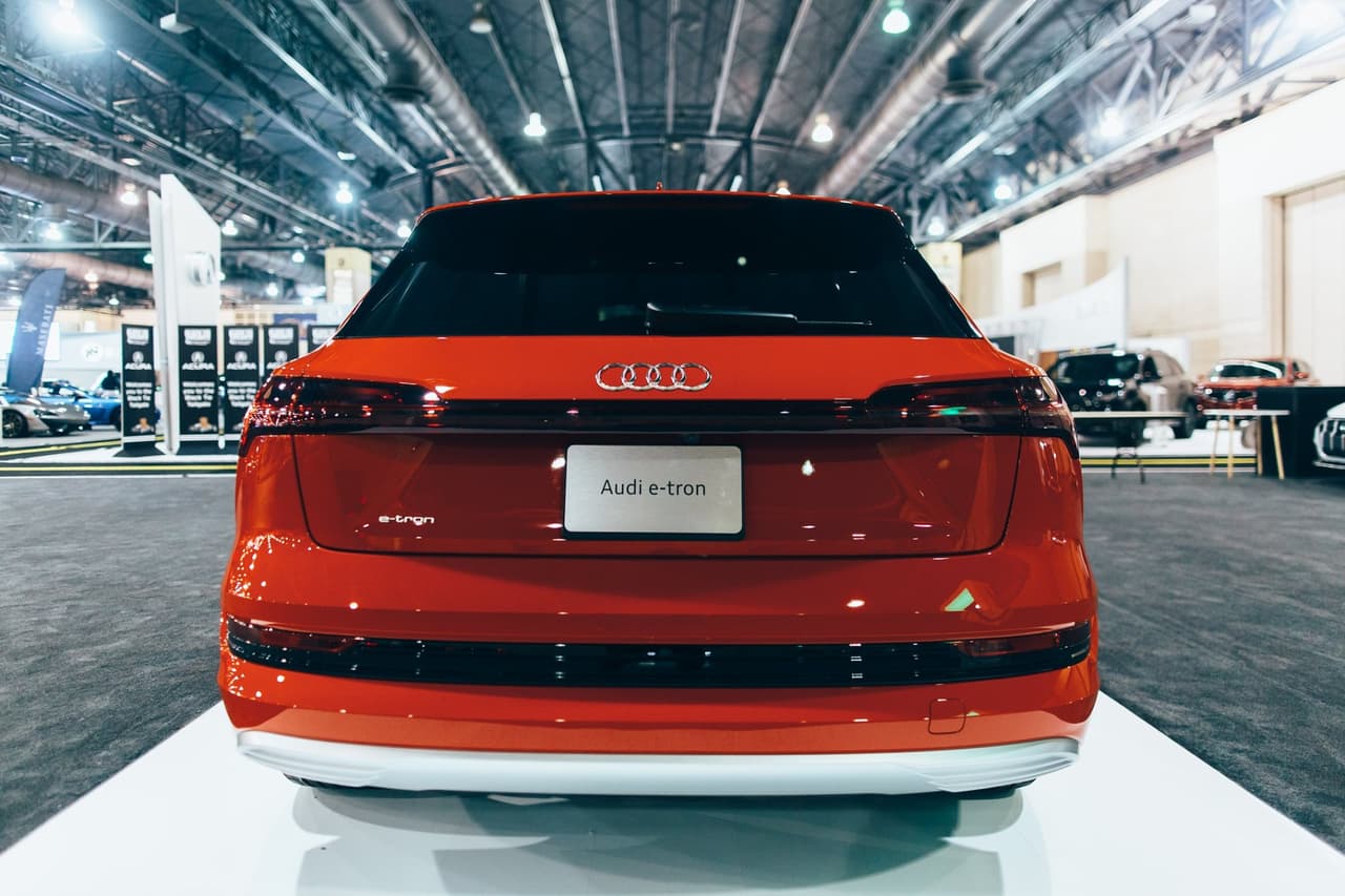 Entre los eventos del show destacan, por ejemplo, el 
<b>e-Track</b>: la primera pista de prueba de vehículos eléctricos multimarca de la feria será una característica clave en el evento de este año. En e-Track, los consumidores podrán viajar en vehículos eléctricos de fabricantes selectos a través de una pista cubierta y experimentar las capacidades de los autos en este segmento automotriz de rápido crecimiento.