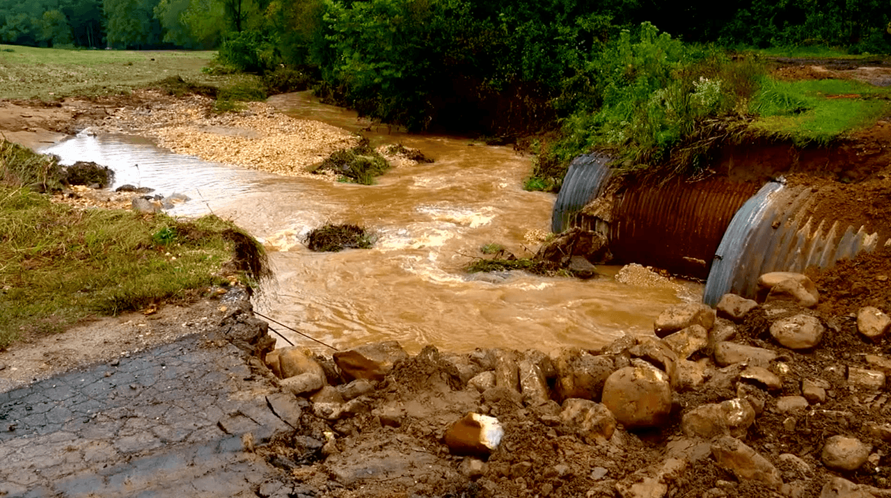 Aguaceros dejan inundaciones y deslizamientos de tierra al oeste de Carolina del Norte