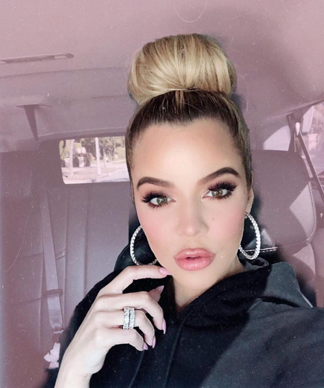 Y en esta ocasión Khloé no utilizó sus redes sociales para hacer frente a las críticas, sino que lo hizo a través de las plataformas digitales de la revista Vogue.