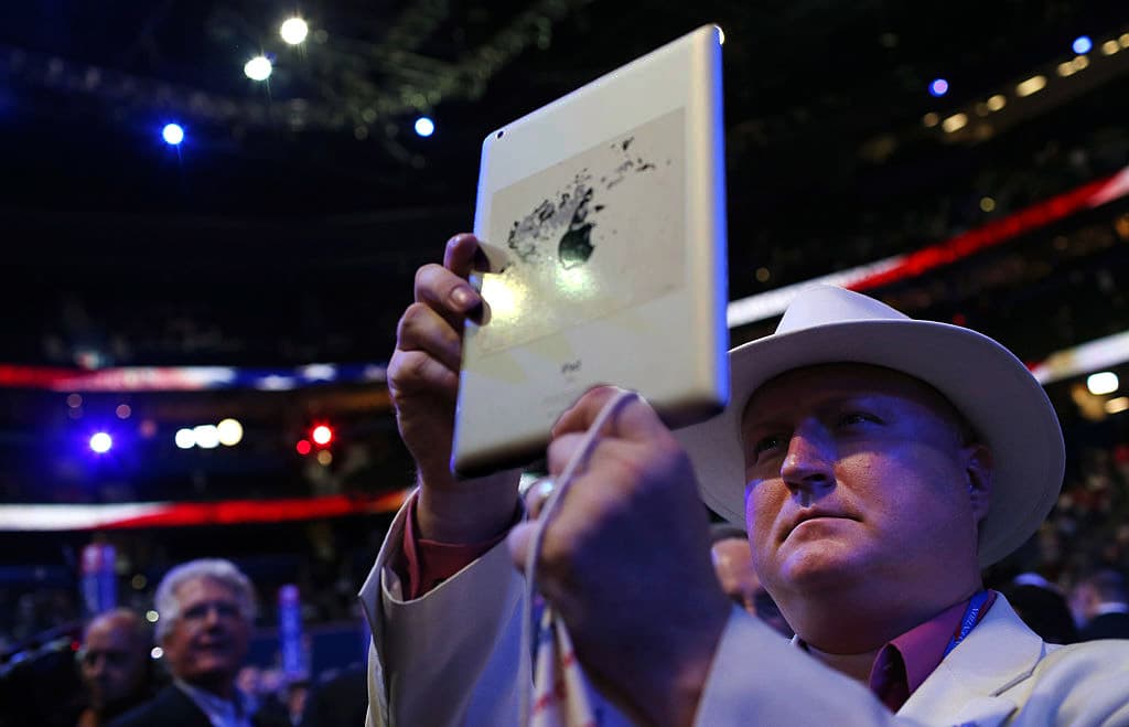 Apple, Ford y otras marcas que no quieren salir en la foto con Trump