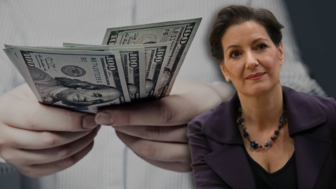 Ante críticas de racismo, Oakland defiende su plan para otorgar $500 mensuales a familias de color