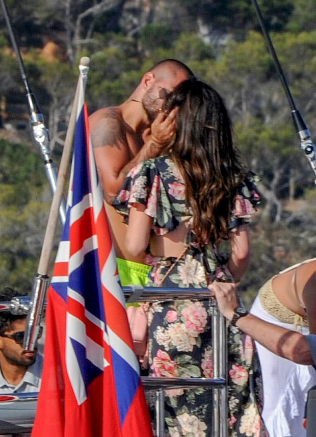 Maluma se encuentra de gira mundial con su tour 11:11 y hace unos días hizo una parada en España para dar algunos conciertos, pero también aprovechó su tiempo libre para disfrutar del sol, la arena y el mar en compañía de su novia.
<br>