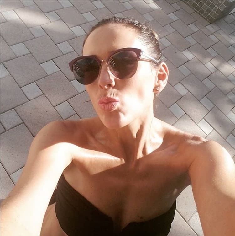 Jacky Bracamontes, quien conoció a Julión en un reality show para descubrir nuevos talentos musicales, también les expresó su apoyo en redes sociales.