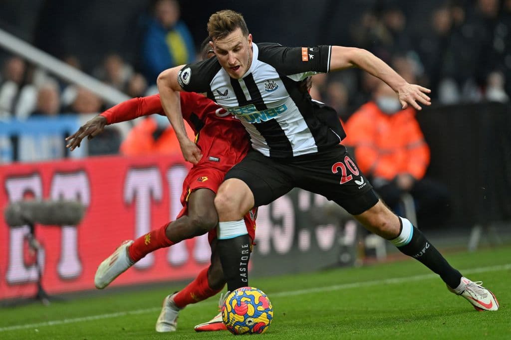 Aston Villa revive y empata 2-2 con el Manchester United, Norwich City sorprende y vence 2-1 al Everton y Newcastle y Watford repartieron los puntos tras el empate 1-1.