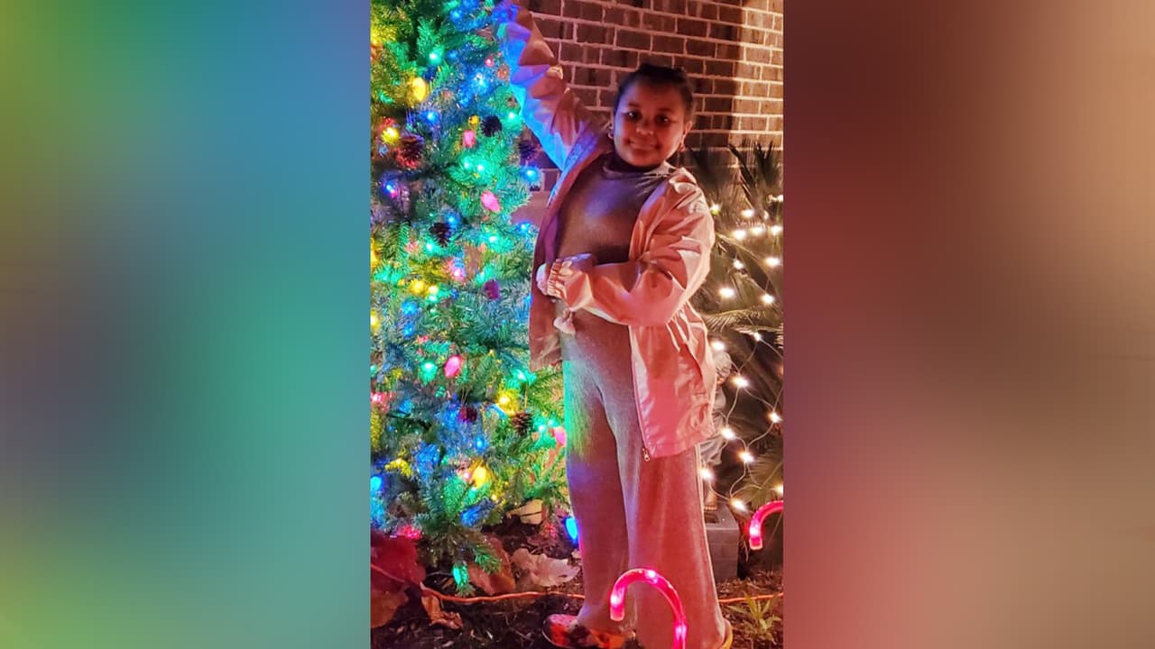 Las pistas se deben proporcionar llamando a la División de Violencia Familiar y Agresiones Mayores del HPD al 713-308-8800 o Crime Stoppers al 713-222-TIPS