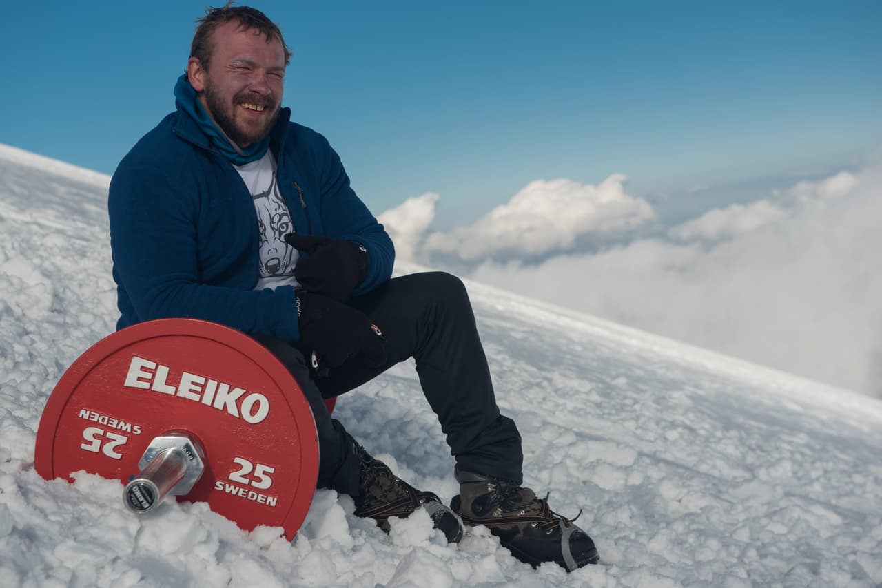 Las duras condiciones del monte sólo sirvieron para motivarlo a llegar a la cima.